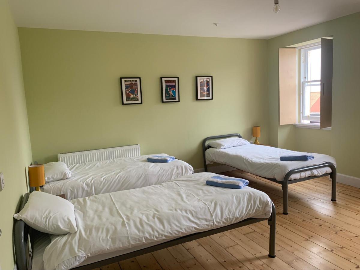The Dolphin Inn Hostel Данбар Екстер'єр фото