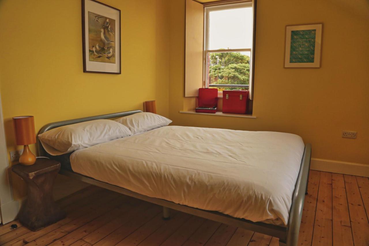 The Dolphin Inn Hostel Данбар Екстер'єр фото