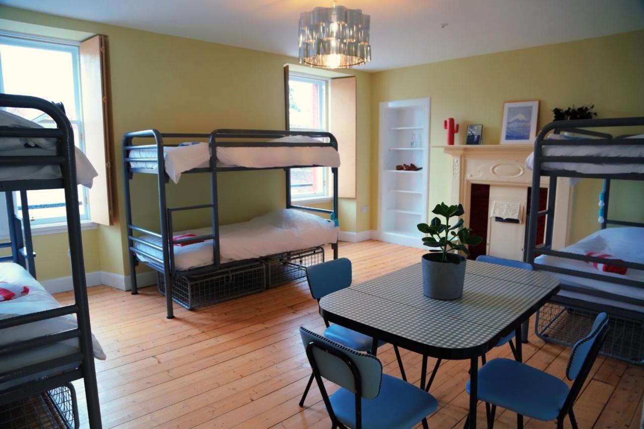 The Dolphin Inn Hostel Данбар Екстер'єр фото