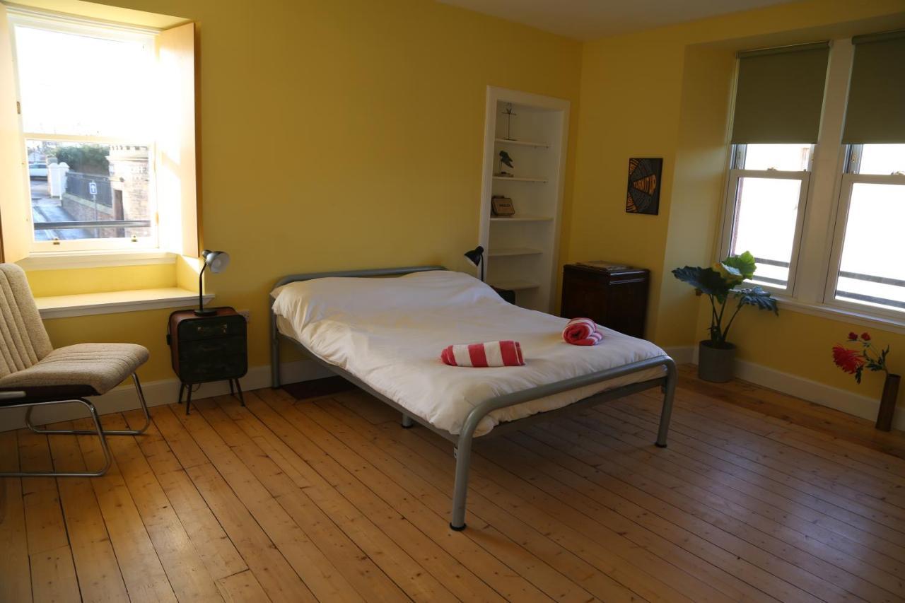 The Dolphin Inn Hostel Данбар Екстер'єр фото