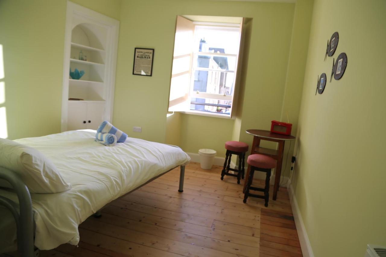 The Dolphin Inn Hostel Данбар Екстер'єр фото